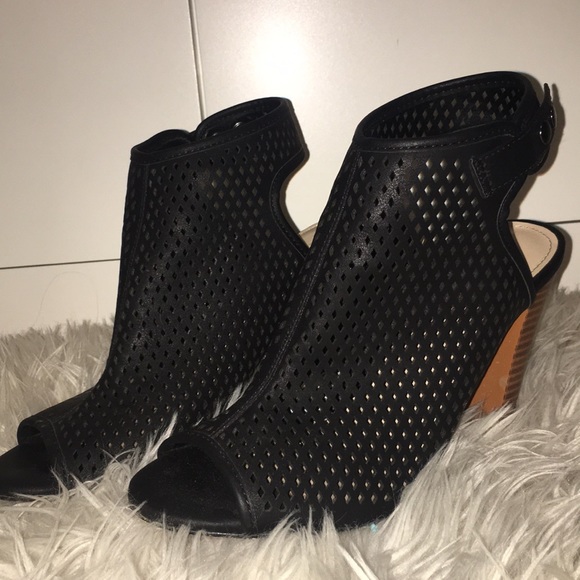 attention Shoes - Black and Tan heels